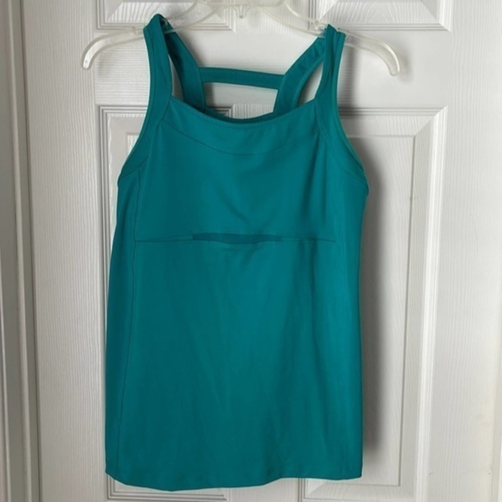 Athleta cycling tank top with built-in bra and pockets for bottles